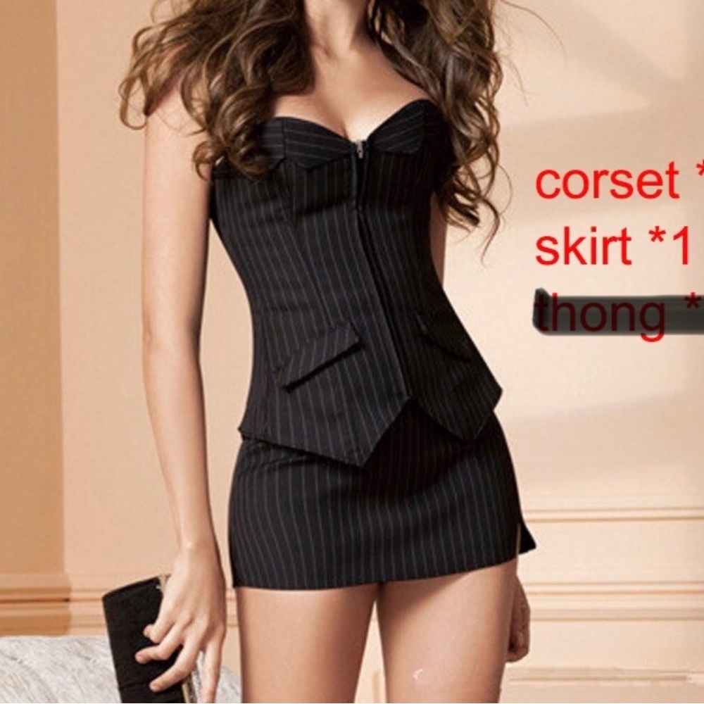 Cute zip with tie corset and skirt. Tags say 4XL but fits more like 2XL